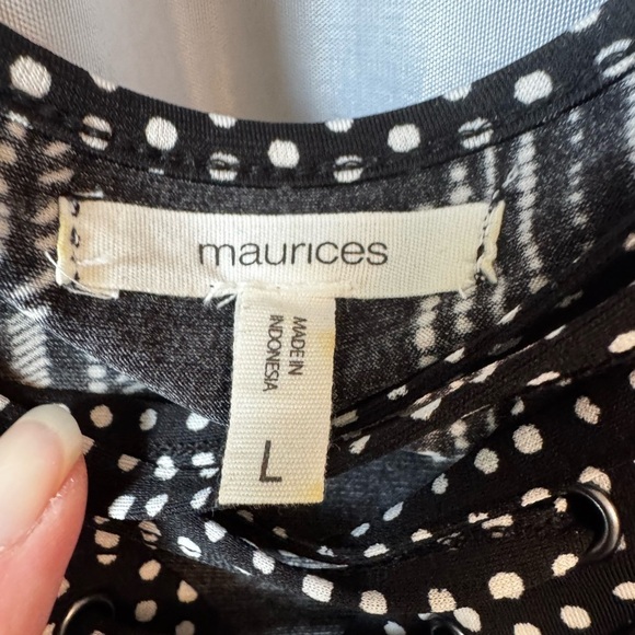 Maurices Black and White Ruched Short Sleeve Blouse - Picture 2 of 4